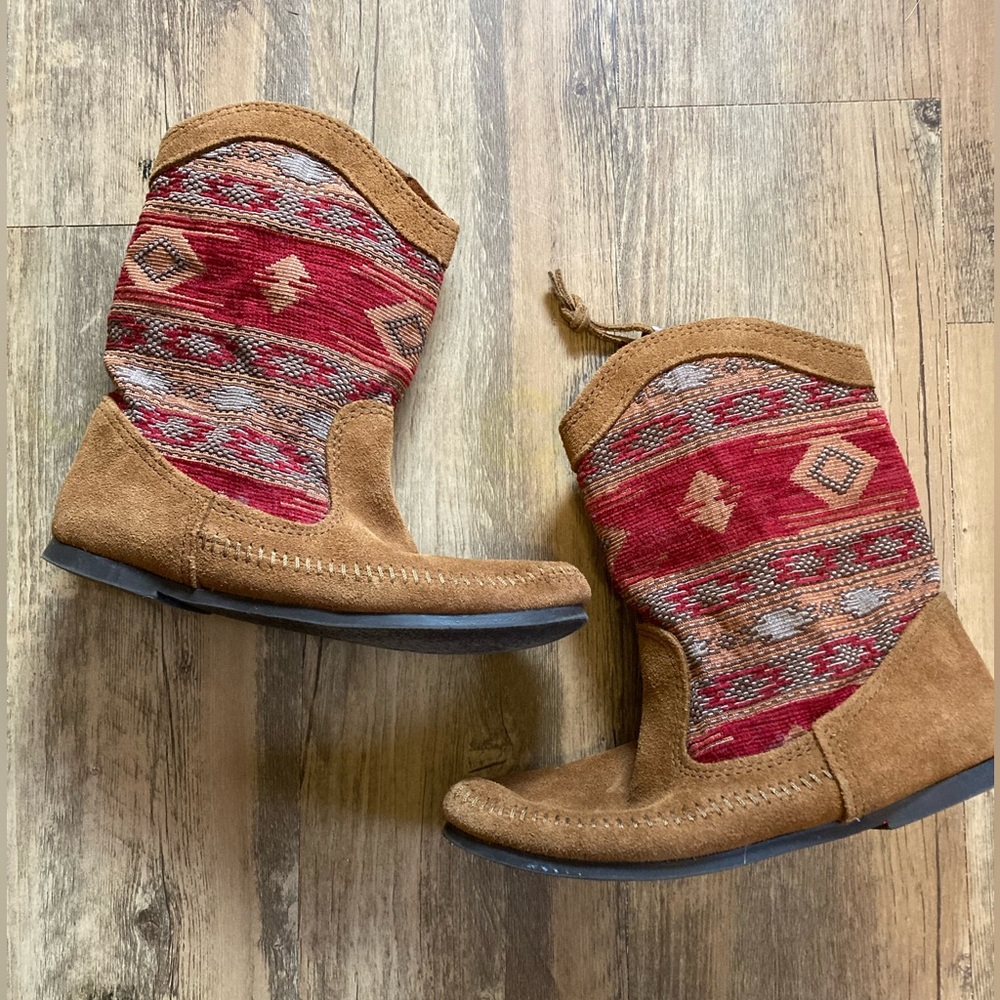 Minnetonka Baja Boots